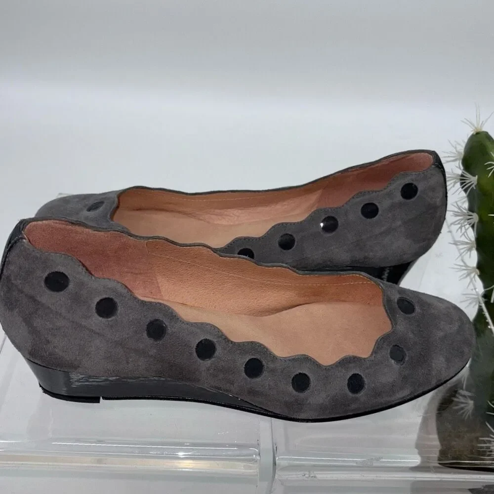 French Sole FS/NY Womens Flat‎ Wedge Shoes Scalloped Grey Suede Patent Dots size